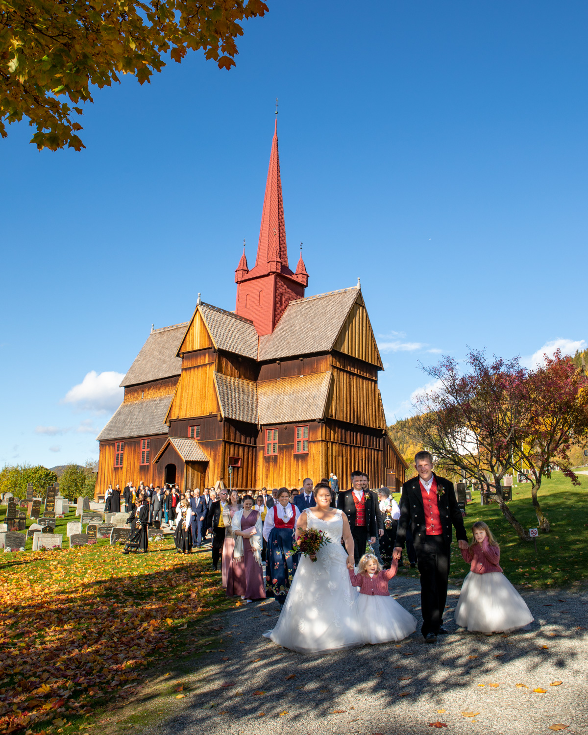 Bryllupsfølge ved Ringeu Stavkirke