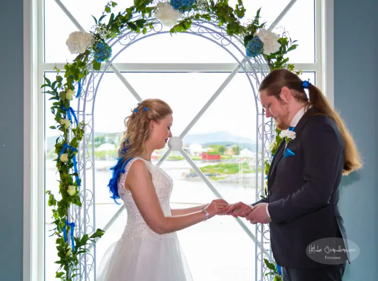 Blomsterportal og nydelig utsikt