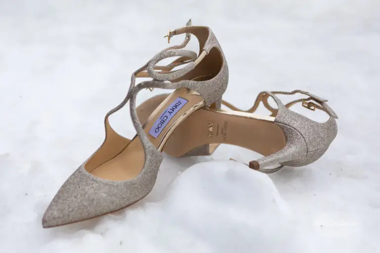 Sko fra Jimmy Choo med logo under