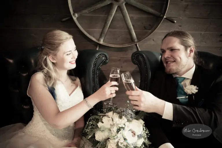 Champagne og noen innendørsbilder før middag