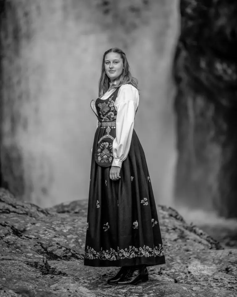 Med foss og vann kan det også passe med noen bilder i svart-hvitt