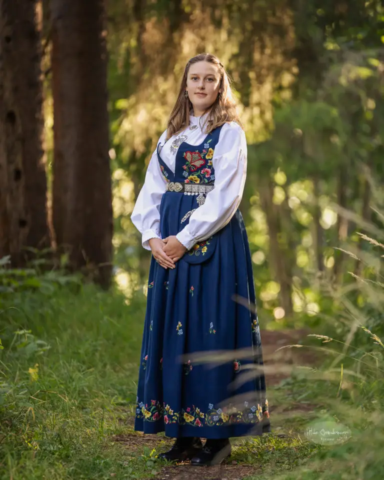 Stien inn mot fossen er også et nydelig sted å fotografere noen portretter